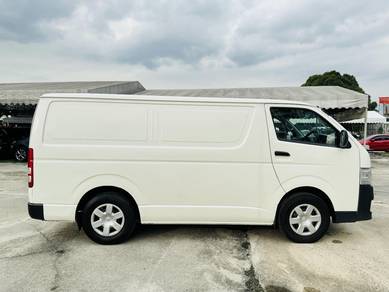 Toyota HIACE 2.5 PANEL VAN - LOAN TINGGI (M)