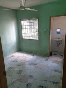 Unit Tingkat Bawah Blok Akasia Residensi Warnasari 1, Puncak Alam