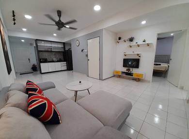 Walking 50M To MRT Station, Freehold ! 3 Bed 2 Bath
