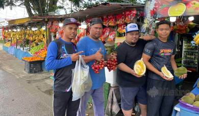Pekerja Kedai Buah Batu Caves Sentul