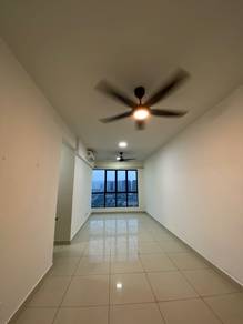 One Maxim Condo, 3rooms, Aircon, Table top