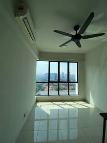 One Maxim Condo, 3rooms, Aircon, Table top