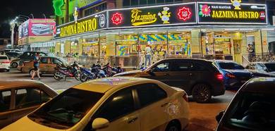 Corner 3 storey Shop Lot At Seri Kembangaan Selangor