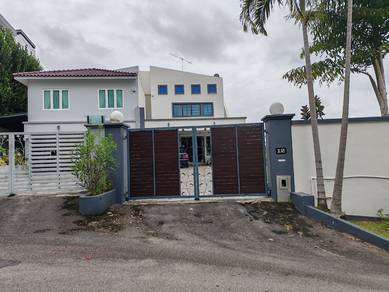 2.5 Storey Semi D With Partially Furnish Want Let Go In Taman Soga BP