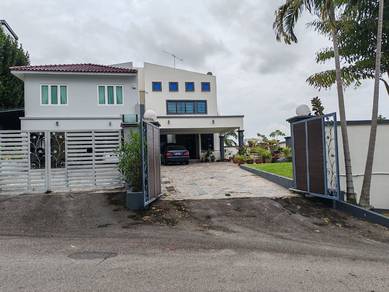 2.5 Storey Semi D With Partially Furnish Want Let Go In Taman Soga BP