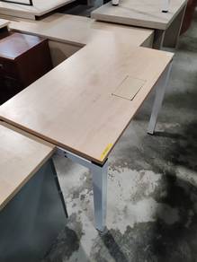Meja kaki besi