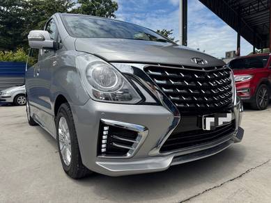 Hyundai GRAND STAREX 2.5 ROYALE DELUXE (A)