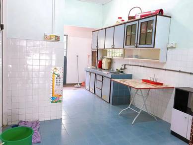 Fully Furnished single Storey At cheng for rent