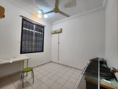 Unblock View Well-Maintained 2 Storey Terrace for Sale @ Setia Indah