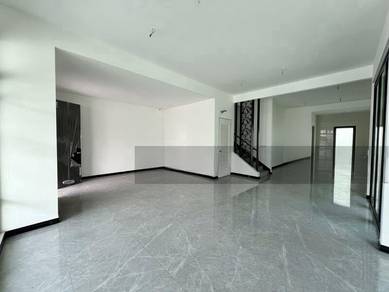 Brand New Condition Big Size Double Storey Semi D