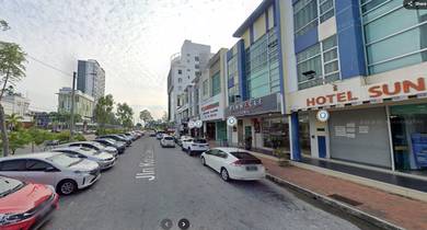 Ground Floor Shop Facing Main Road Kota Laksamana