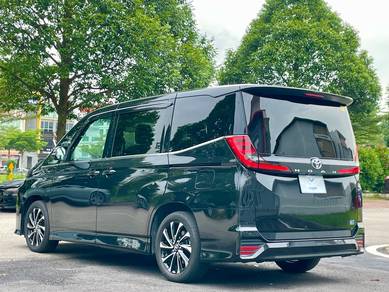 Toyota NOAH 2.0 SZ (A) POWER BOOT+360 CAMERA