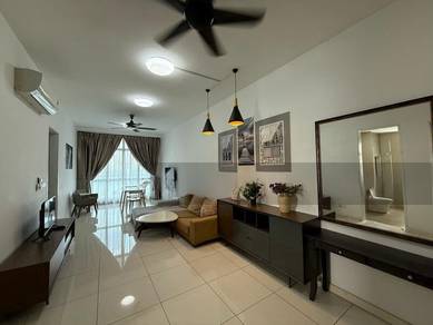 Fully Furnished & Renovated Unit with Carpark