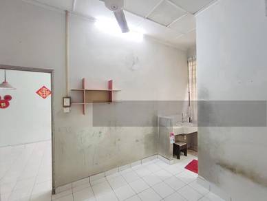 Spacious Corner Terrace House with 3 Bedrooms and Extended Kitchen