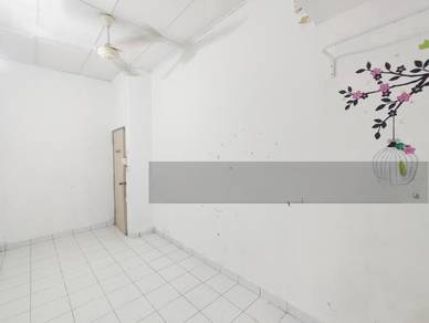 Spacious Corner Terrace House with 3 Bedrooms and Extended Kitchen