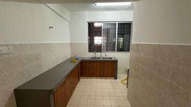Kepong Taman kip apartment for rent (Suria Kipark) lower floor,kitchen