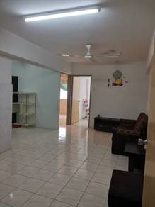 Green Garden Paya Terubong 500SF 2-Bedrooms Fully Furnished Well Kept.