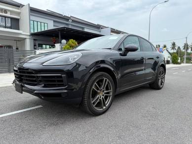 Red interior, 2022 Porsche CAYENNE V6 COUPE 3.0L