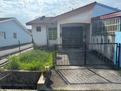 House For Sale End Lot ! Bandar Tenggara