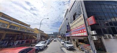 taman melawati jalan negara 2 . 4 sty shop . 22x80 . melawati mall