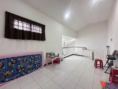 1.5-Storey Terrace House @ Taman Molek