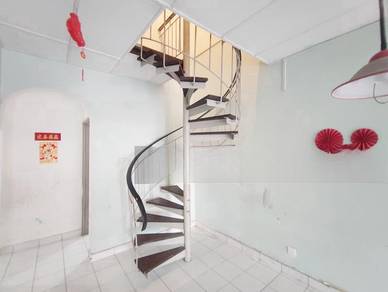 Taman Molek 1.5 Storey Terrace House Corner End Lot
