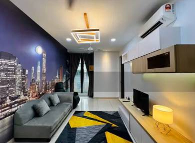 Ready Move In / Freehold / Beside mall & Shop /Fully Furnished