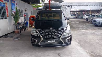 Hyundai GRAND STAREX 2.5 ROYALE PREMIUM (A)