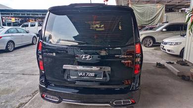 Hyundai GRAND STAREX 2.5 ROYALE PREMIUM (A)