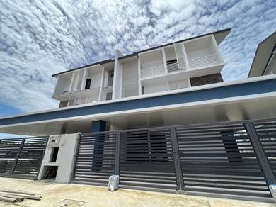Northbank/ Crestwood/ New 3 storey semi D/ Gate / Guard / Property