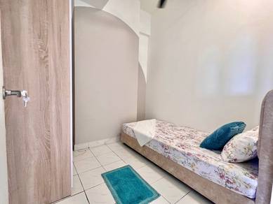 Female room for rent mutira villa near cyberjaya