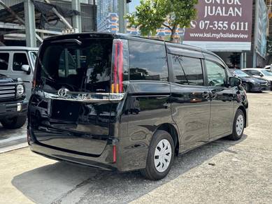 Toyota NOAH 2.0 X-SPEC