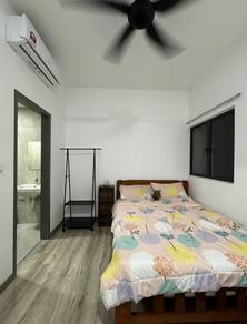 THE HERZ female medium room link toilet for rent