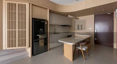 Freehold Condo / Beside MRT / Below Market Price