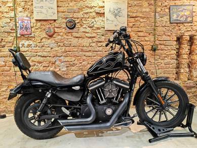 Harley Davidson Iron 883 Black