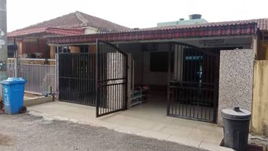Teres 1 Tingkat, Seksyen 20. Renovated Unit & Extended Kitchen.