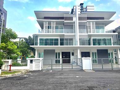 3 Storey Semi D   End Lot unit Taman Tropika Puncak Melawati, KL