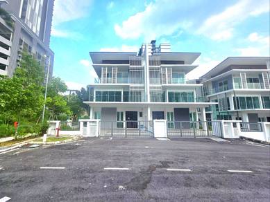 3 Storey Semi D   End Lot unit Taman Tropika Puncak Melawati, KL