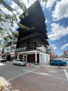 gala city Corner Shoplot with Lift  for rent