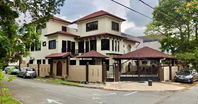 cheap below market 2.5 storey terrace Subang jaya RENOVATED