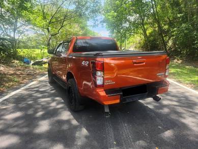 Isuzu D-MAX PREMIUM 1.9L  FULL SERVICE LOW MI