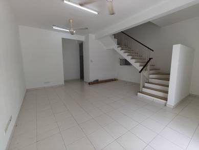 Saron Bandar Bukit Raja with kitchen cabinet For Rent