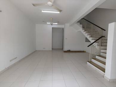 Saron Bandar Bukit Raja with kitchen cabinet For Rent