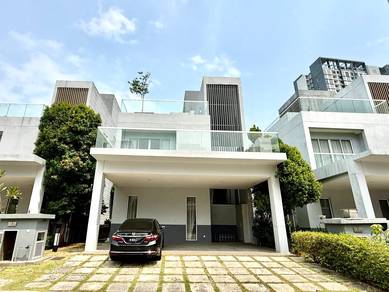 BACKYARD FACING POOL 3 Storey Lakefront Villa @ Cyberjaya | FREEHOLD