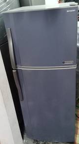 peti sejuk sharp grey