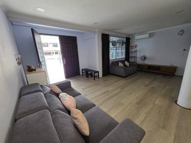 Double Storey Terrace House @ Homestay Bintulu