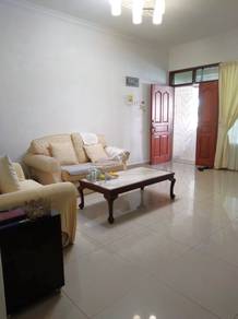 Intermediate unit, renovated & furnished, well maintained !