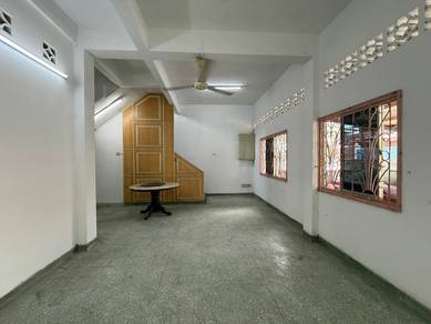 Double Storey with Big Land – Don’t Miss Out!