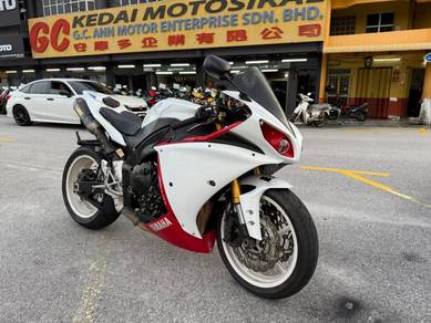 2013 Yamaha YZF R1 Crossplane "Akrapovic Exhaust