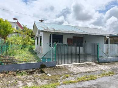 CHEAP PARTIALLY FURNISHED SEMI-DETACHED HOUSE at Serian Town For Rent!